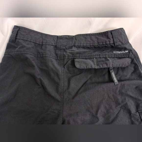 Columbia Black Cropped Utility Pants (#1,372) - Picture 6 of 10